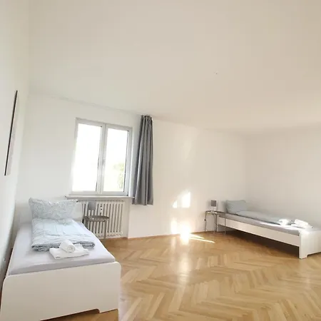 Apartmenthaus - Grosszugige Fur Je 6 Personen Mit Balkon Kitzingen