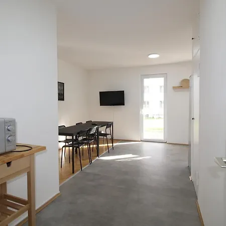 Apartmenthaus - Grosszugige Fur Je 6 Personen Mit Balkon Apartment Kitzingen