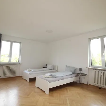 Apartmenthaus - Grosszugige Fur Je 6 Personen Mit Balkon Kitzingen