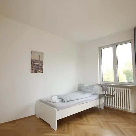 Apartmenthaus - Grosszugige Fur Je 6 Personen Mit Balkon Kitzingen